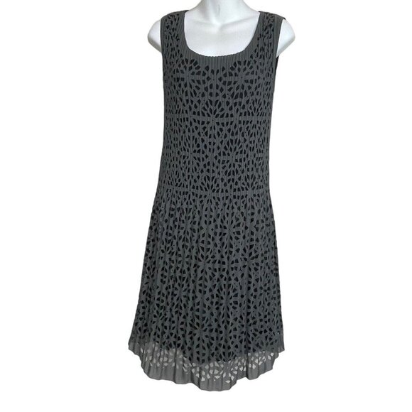 Veeca‎ Laser Cut Overlay Crinkle Dress Green Black Sleeveless Size S - Picture 1 of 6
